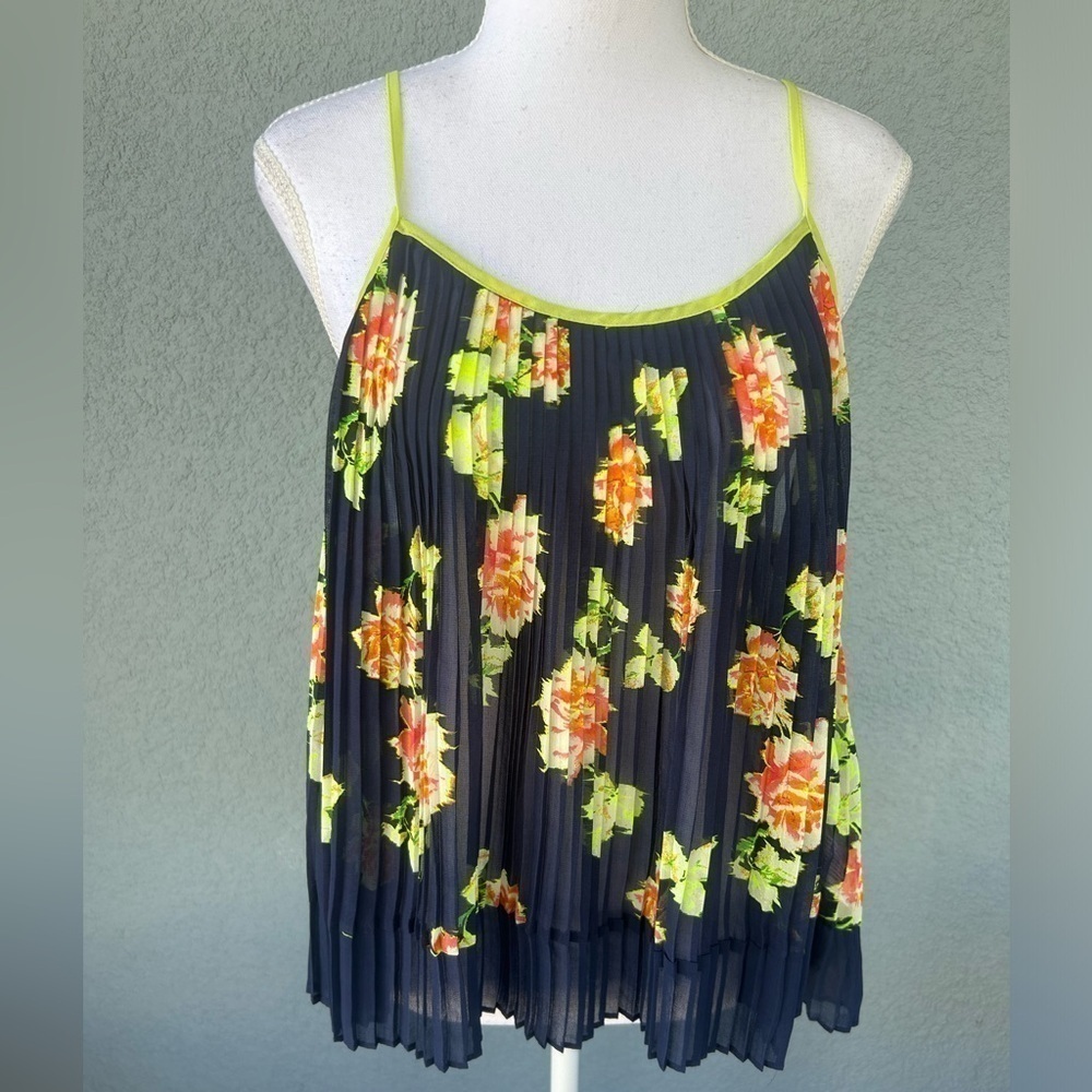 Xhilaration Pleated Cropped Top